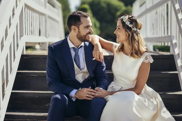 Happy Bridal Couple Sitting Stairs Holding Hands — Stock Photo, Image