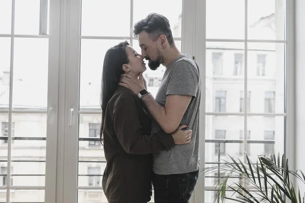 Happy Couple Embracing Home — Stock Photo, Image