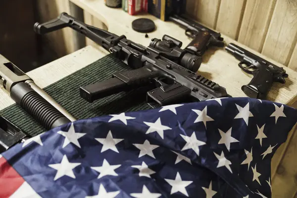 Rifles Guns American Flag Table — Stock Photo, Image