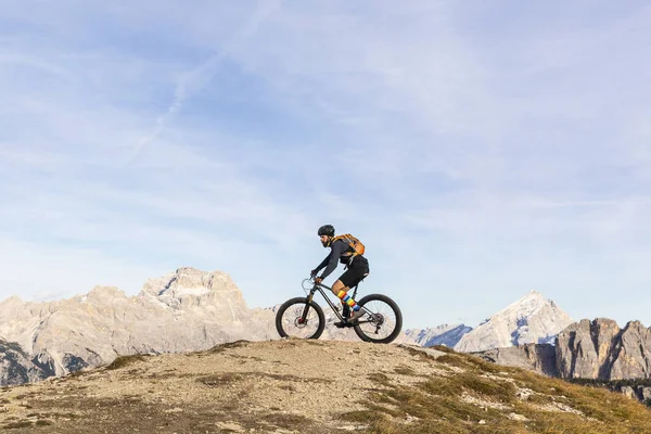 Italy Cortina Ampezzo Man Cycling Mountain Bike Dolomites Mountains — Stock Photo, Image