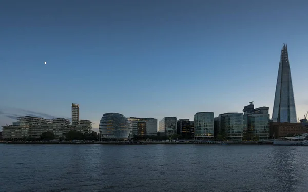 Storbritannien England London Themsen Med Stadshuset Och Skärvan Vid Blå — Stockfoto