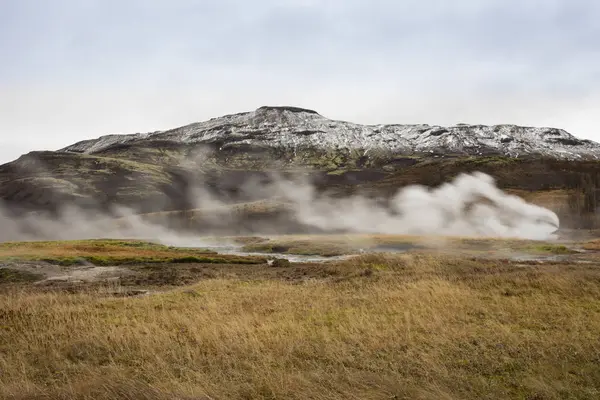 Iceand Haukadalur Κοιλάδα Γεωθερμική Τοποθεσία Θερμό Ελατήριο Θερμοπίδακας — Φωτογραφία Αρχείου