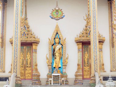 Bangkok - Semteember 20: Wat Klongphum Altın Buda heykelleri 