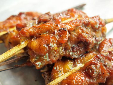 Şiş tavuk parçaları yakın çekim