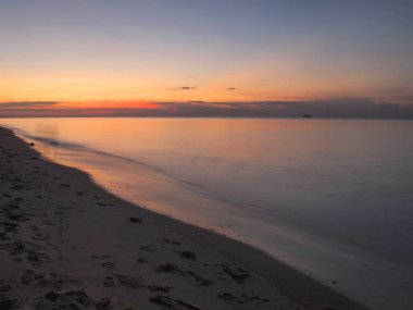 Denizde gün doğumu
