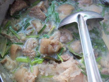 Tay gıda, baharatlı çorba haşlanmış domuz kemikleri