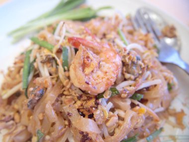 (pad Tay Tay tarzı noodle)