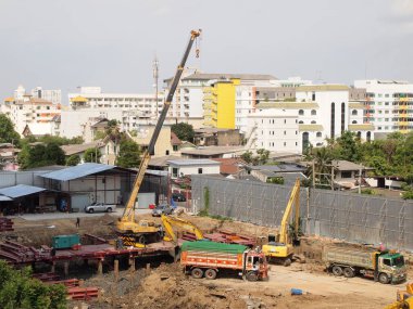 Bangkok, Tayland - 29 Mayıs 2016: Bangkok, Tayland inşaat sahasında çalışan inşaat işçileri
