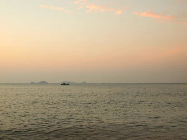 Bateau Pêche Lever Soleil Dans Mer — Photo