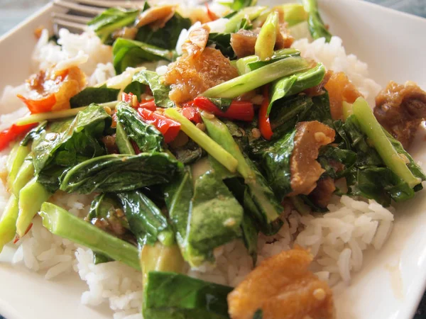 อาหารไทยรสเผ ทอด — ภาพถ่ายสต็อก