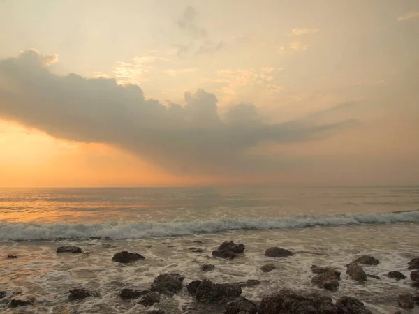 Piękny Wschód Słońca Widokiem Seascape Spowolnionej Migawki — Zdjęcie stockowe