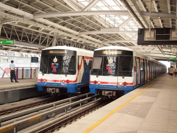 Bangkok Tailândia Maio 2016 Bts Skytrain Uma Estação Centro Cidade — Fotografia de Stock