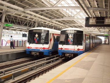 Bangkok, Tayland - 29,2016 olabilir: Bts Skytrain İstasyonu demiryolu ağı olarak şehir merkezinde.