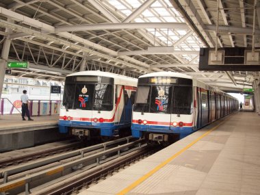 Bangkok, Tayland - 29,2016 olabilir: Bts Skytrain İstasyonu demiryolu ağı olarak şehir merkezinde.