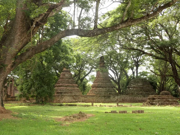 Руины Древних Храмов Историческом Парке Сукхотай Таиланд — стоковое фото