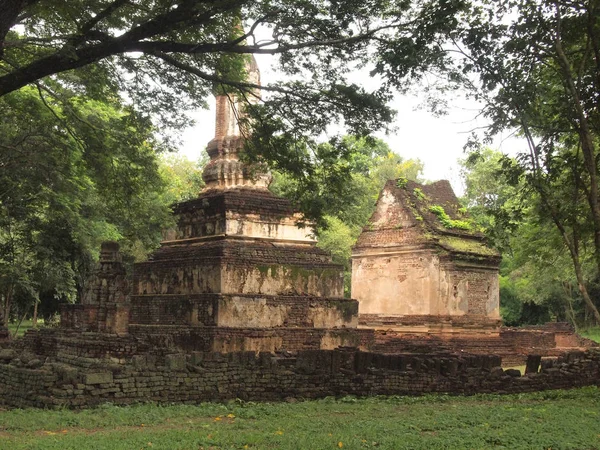 Romok Ősi Templomok Sukhothai Történeti Emlékparkhoz Thaiföld — Stock Fotó