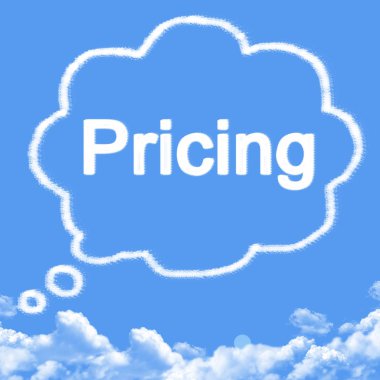 Fiyatlandırma bulut şeklin üzerindeki mavi arka plan