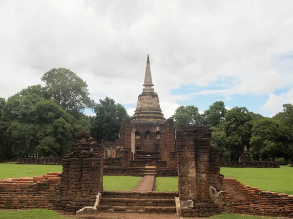 Ερείπια Αρχαίου Ναού Wat Chang Lom Στο Sukhothai Ιστορικό Πάρκο — Φωτογραφία Αρχείου