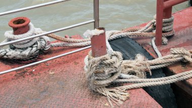 yakın bağladım halatı