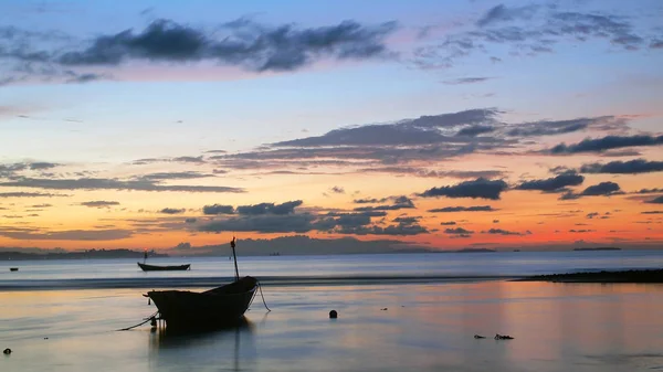 Fischerboot Meer Bei Sonnenaufgang — Stockfoto