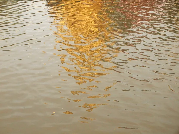 Detail Vlnitý Zlatý Vody — Stock fotografie