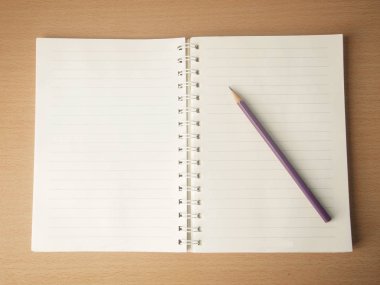 masada açık kitap kapatın