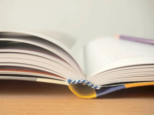 Close Open Book Table — Stock Photo, Image