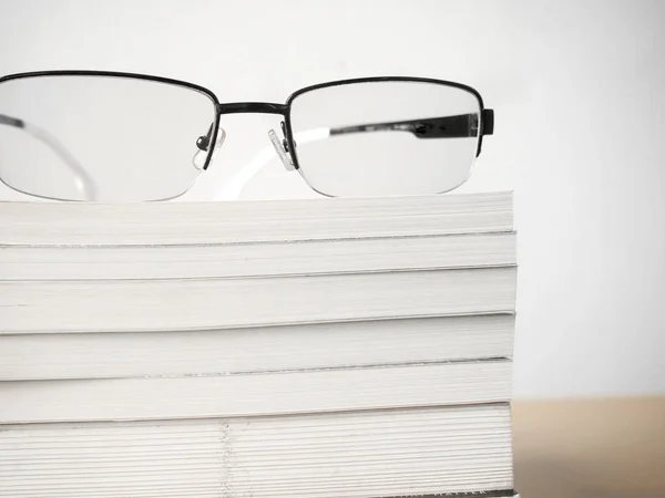 Close Book Glasses Table — Stock Photo, Image