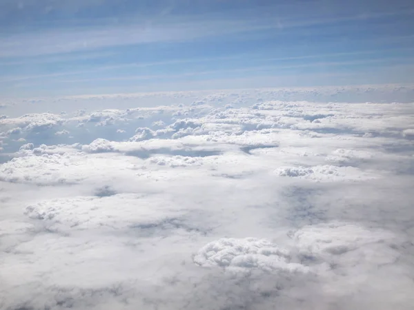 Céu Azul Com Nuvens Uma Vista Janela Avião — Fotografia de Stock