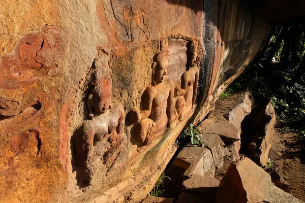Kamienne Rzeźbione Twarzy Buddy Starożytnych — Zdjęcie stockowe