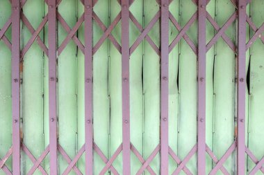 Eski paslı antika slayt çelik kapı