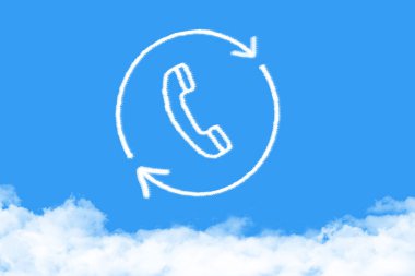 telefon bulut şeklin üzerindeki mavi gökyüzü yineleyin