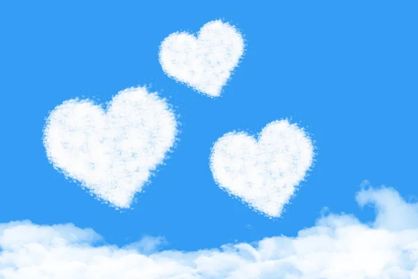 心形云 爱的概念在蓝天上 — 图库照片