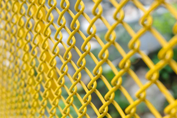 Sarı tel çitleri kapatın.