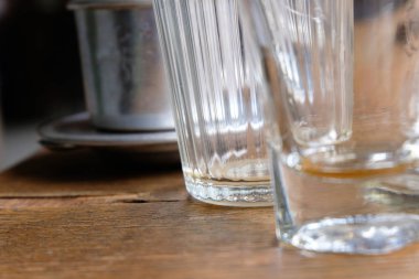 yakın çekim bardak su tablo