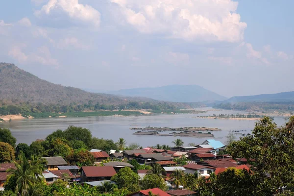 Vista Vila Ribeirinha Wat Tham Khuha Sawan Khong Chiam Ubon — Fotografia de Stock