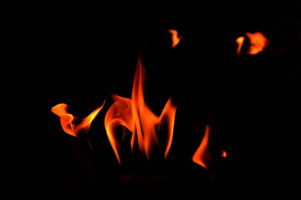Закрыть Огонь Пламя Абстрактно Черном Фоне — стоковое фото