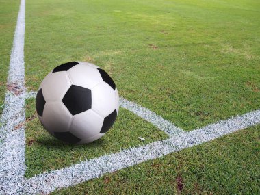 Bir futbol (futbol köşe)