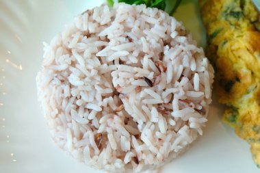 Kahverengi pirinç çanak