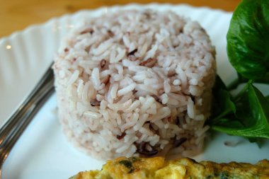 Kahverengi pirinç çanak