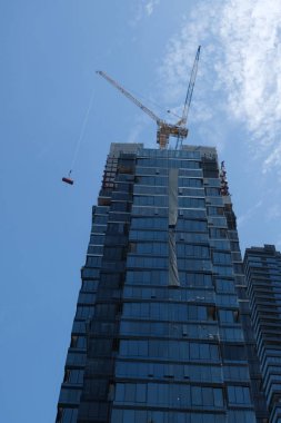 Vinç ve bina inşaat