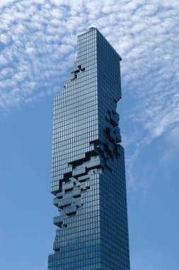 Bangkok, Tayland - 3 Haziran 2018: Cityscape Mahanakorn kule şehir merkezindeki mavi gökyüzünde Bangkok Tayland