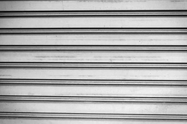 黒と白パネル鋼板壁の背景 — ストック写真
