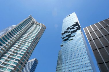 Bangkok, Tayland - 3 Haziran 2018: Cityscape Mahanakorn kule şehir merkezindeki mavi gökyüzünde Bangkok Tayland