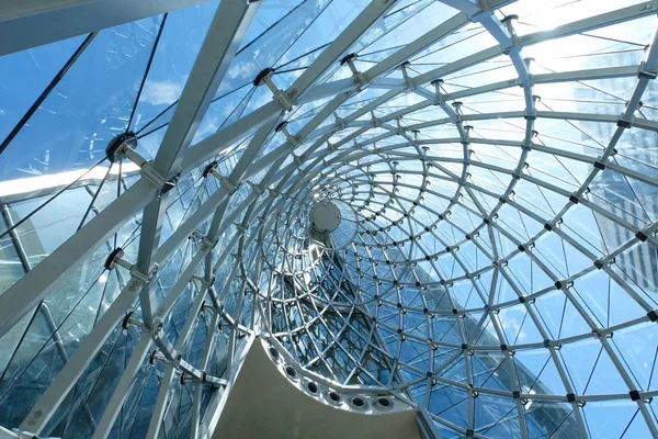 Bangkok, thailand - 3. juni 2018: café in glass dome in der nähe von chong nonsi bts skytrains station — Stockfoto