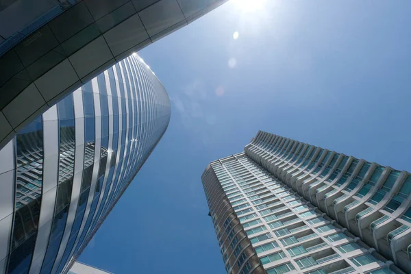 Bangkok, Tayland - 3 Haziran 2018: Cityscape Mahanakorn kule şehir merkezindeki mavi gökyüzünde Bangkok Tayland