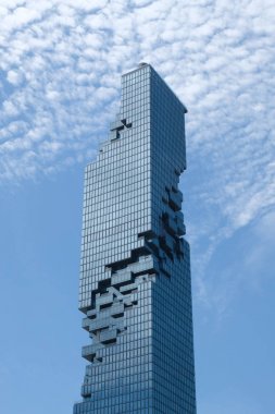 Bangkok, Tayland - 3 Haziran 2018: Cityscape Mahanakorn kule şehir merkezindeki mavi gökyüzünde Bangkok Tayland