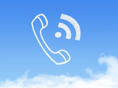 Mavi gökyüzünde kablosuz telefon bulutu şekli