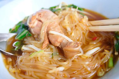 tay tavuk ve şehriye çorbası