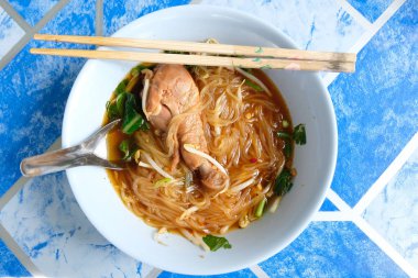 tay tavuk ve şehriye çorbası